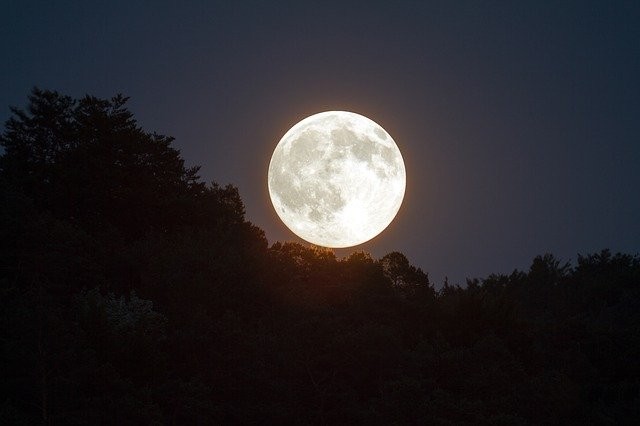 full-moon-1775764_640.jpg