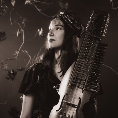 The Fiddle Witch with her Nyckelharpa