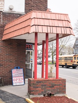 Outside La Olla Criolla at 1584 East Main. - PHOTO BY JACOB WALSH